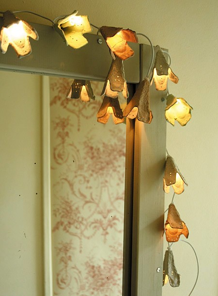 Luces navidad con carton. Fuente: http://lasmanualidades.imujer.com/