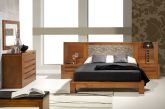 Dormitorio con muebles de pino